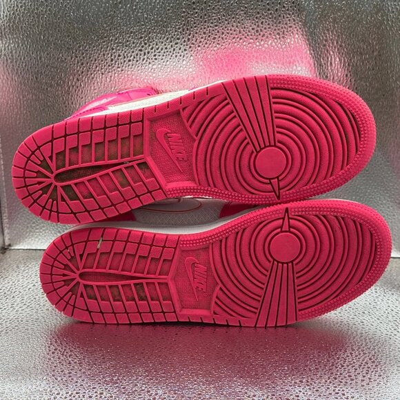 Size 6.5 Nike Air Jordan 1 Mid Kids Hyper Pink Basketball Sneakers 555112-611 - Picture 10 of 11
